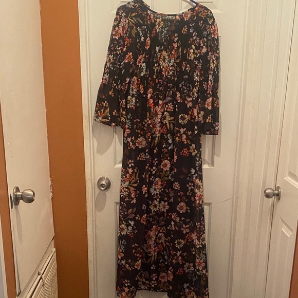 ECI Dresses & Skirts - ECI Black Floral Long Sleeve Dress